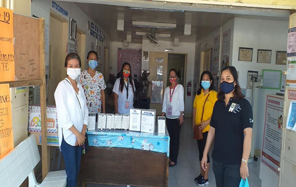 FPOP Staff and youth volunteers ready to distribute medical needs and improvised face masks.